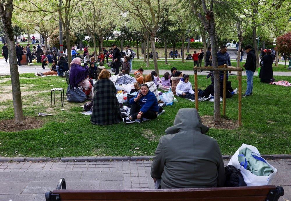 Besana noć u Istanbulu posle zemljotresa, više od 100.000 u prihvatnim centrima 3 turska, zemljotres u turskoj, zemljotres u Istanbulu