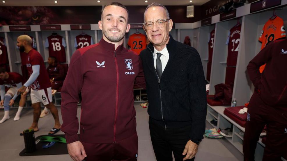 Zašto je holivudska zvezda En Hatavej luda za Arsenalom 2 Legendarni glumac Tom Henks veliki je navijač Aston Vile iz Birmingema, kao i princ Vilijam