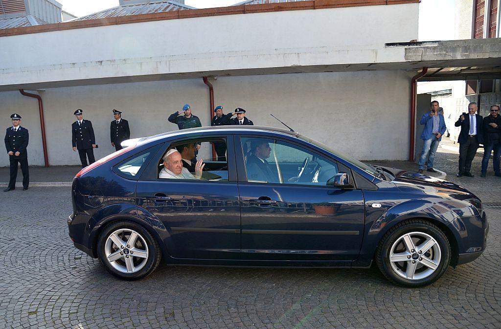 Od izbacivača do pontifika: Pet stvari koje možda niste znali o papi Franji 3 papa franja, papa franja u kolima