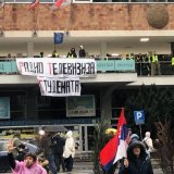 Studenti blokiraju zgradu RTS u Beogradu, odgovor: „Ovo je nasilje" 5