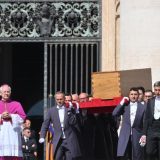 Sahrana pape Franje: Desetine hiljada ljudi na pogrebnoj misi na trgu Svetog Petra 5