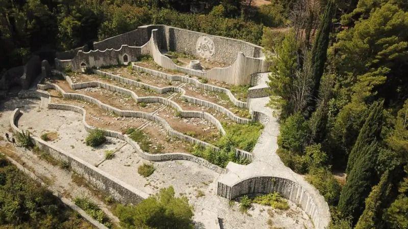 Zgrada Generalštaba u Beogradu je remek-delo: Evropa nostra za BBC na srpskom 3 Partizansko spomen groblje u Mostaru