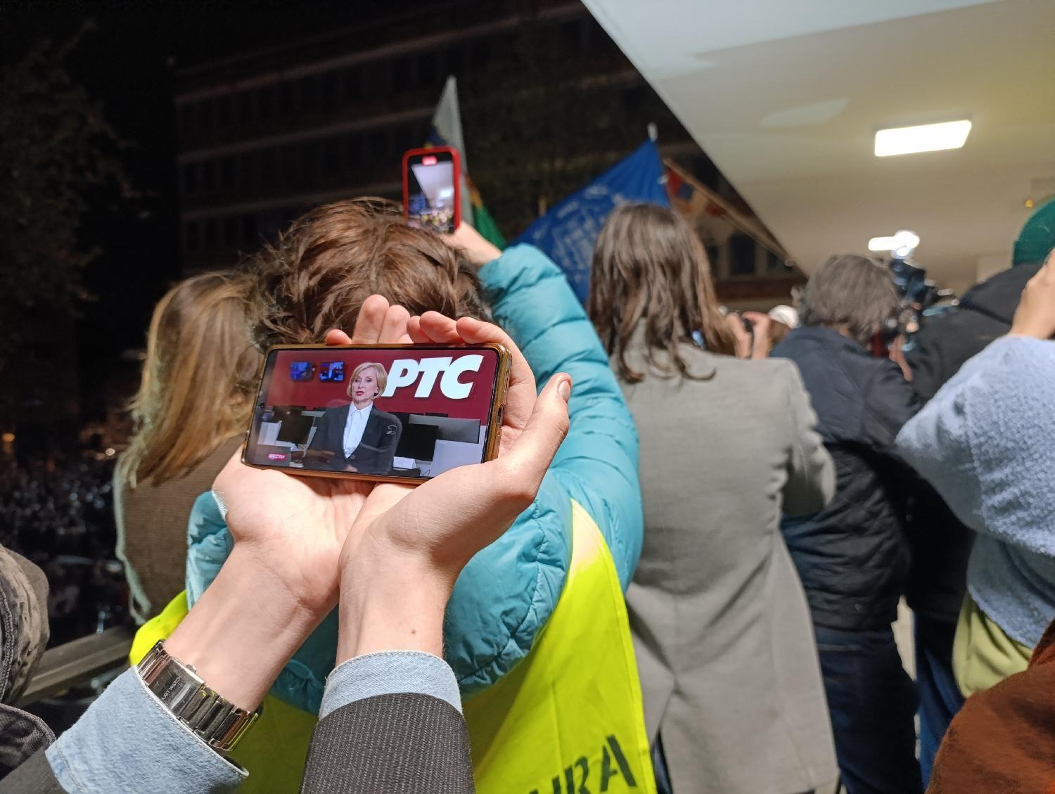 Studenti blokiraju zgradu RTS u Beogradu, odgovor: „Ovo je nasilje" 5 studenti, RTS, studenti blokiraju RTS