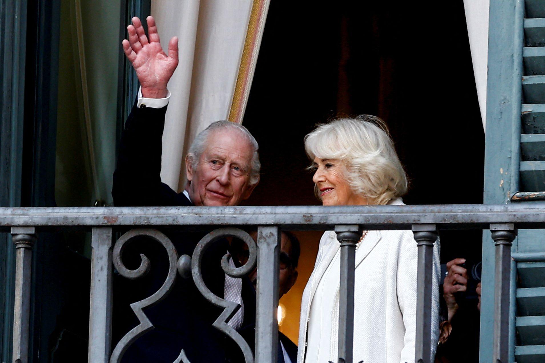 Britanski kraljevski par u Italiji na godišnjicu braka: Pica, đelato, salute amići 3 kralj i kraljica, kralj čarls, kraljica kamila