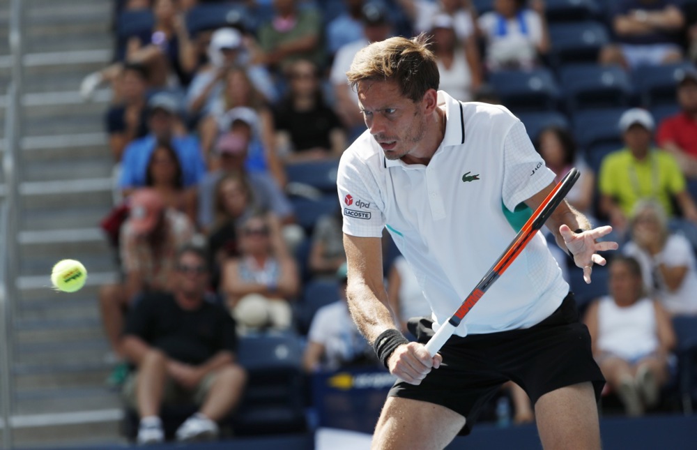 Nekada prvi reket sveta veruje u Srbina: "Neočekivano je što Novak Đoković još uvek nije uspeo da se podigne..." 2 Nikolas Mau