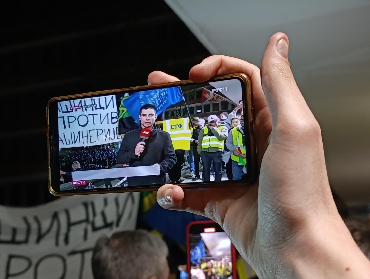 Studenti blokiraju zgradu RTS u Beogradu, odgovor: „Ovo je nasilje" 6 studenti, RTS, studenti blokiraju RTS