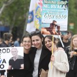 Tišinom za žrtve pada nadstrešnice okončan poludnevni protest srednjoškolaca u Novom Sadu 10