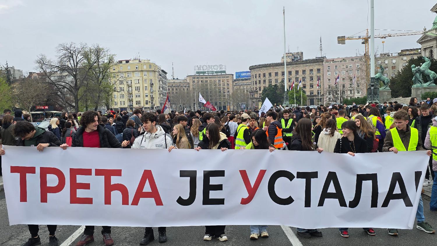 Završena srednjoškolska blokada trake moto-puta ka Novom Beogradu (FOTO, VIDEO) 5