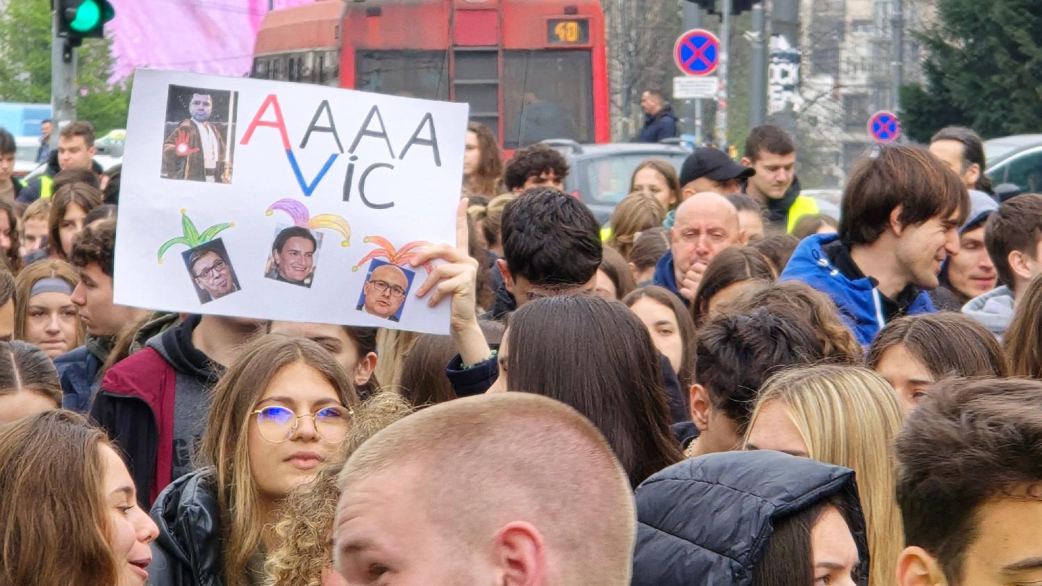 Završena srednjoškolska blokada trake moto-puta ka Novom Beogradu (FOTO, VIDEO) 4