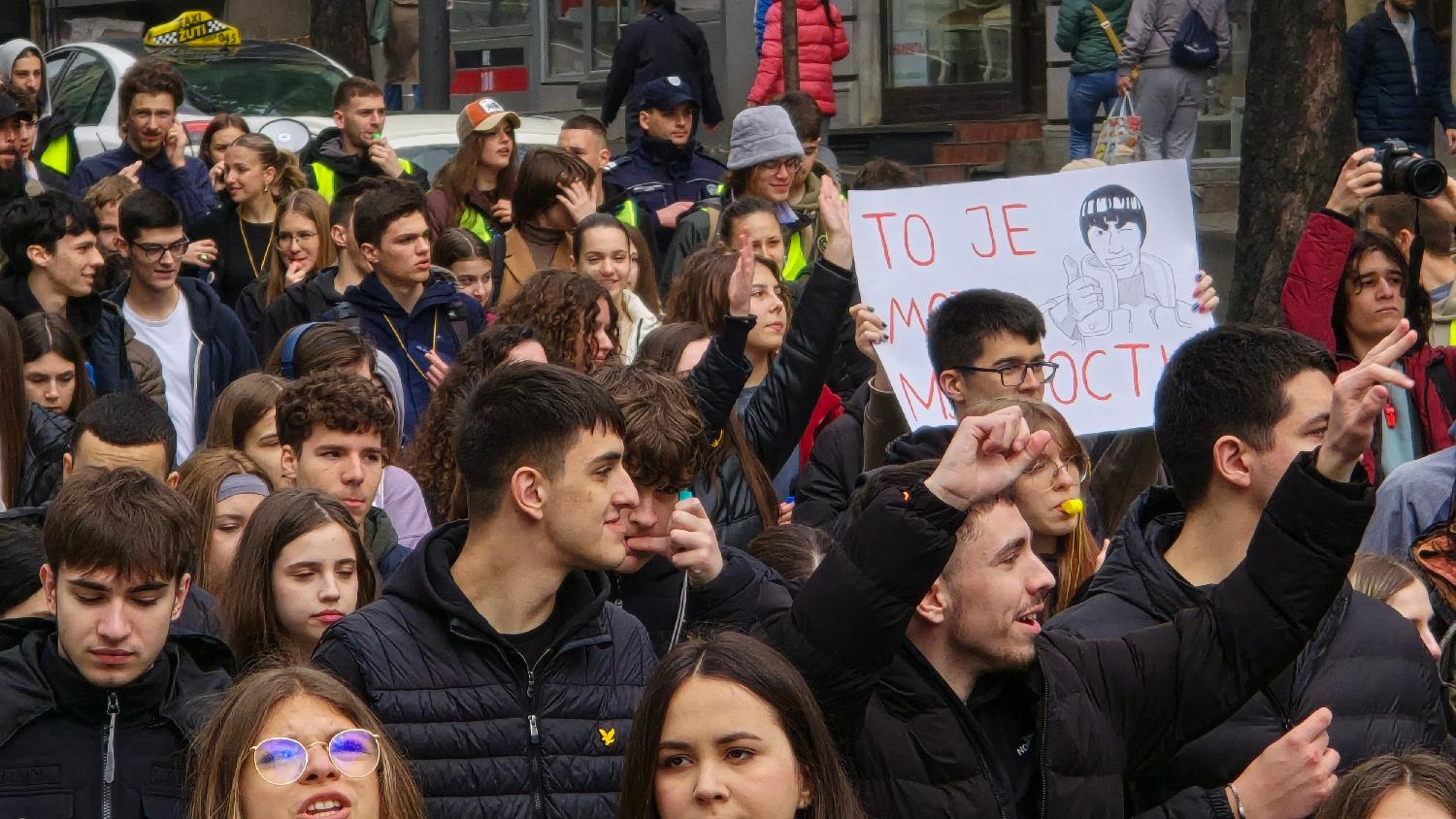 Završena srednjoškolska blokada trake moto-puta ka Novom Beogradu (FOTO, VIDEO) 3