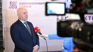 Transparentnost Srbija (TS) objavila je danas da od 34 preduzeća u državnom vlasništvu, bilo da su u statusu javnih preduzeća, AD ili DOO, koja bi direktora morala da biraju na javnom konkursu, u 2026. godinu sa zakonito postavljenim direktorom ušla su samo dva.