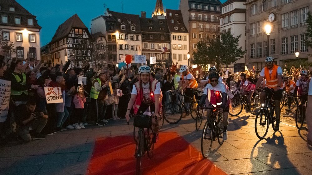 Studenti biciklisti danas u protestnoj šetnji do evropskih institucija: Evropski zvaničnici zahvalili studentima što ih podsećaju šta je to demokratija 1