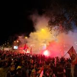 (FOTO, VIDEO) Srednjoškolci koji su pešačili iz raznih gradova stigli u Novi Sad: Ori se "Ko ne skače taj je Ćaci" 5