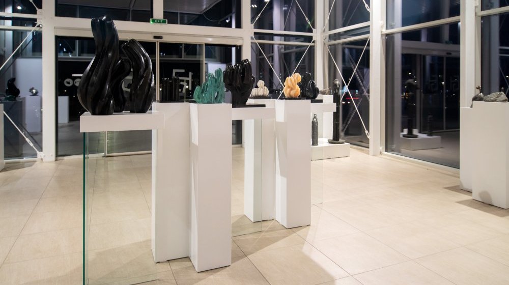 Susret duha i volumena: Izložba skulptura Leposave Milošević Sibinović u Galeriji Nikole Koke Jankovića 1