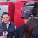 Incident na skupu u Beogradu: Napadnut Nemanja Šarović, novinaru Danasa pokušali da oduzmu telefon (VIDEO) 2