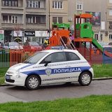 Kragujevčanin sa probnom vozačkom dozvolom pod dejstvom alkohola i kokaina udario u drvo, sebi naneo lakše a saputnicima teške povrede 14