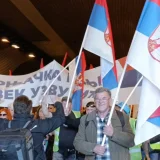 Velika grupa građana preko Brankovog mosta došla na skup "Ne damo Srbiju": Kako su odgovorili na pitanja Danasa? 10