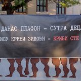 Nisu krivi zidovi - krivi ste vi: Završen protest u Rači Kragujevačkoj zbog pada plafona u školi u Saranovu (VIDEO, FOTO) 7