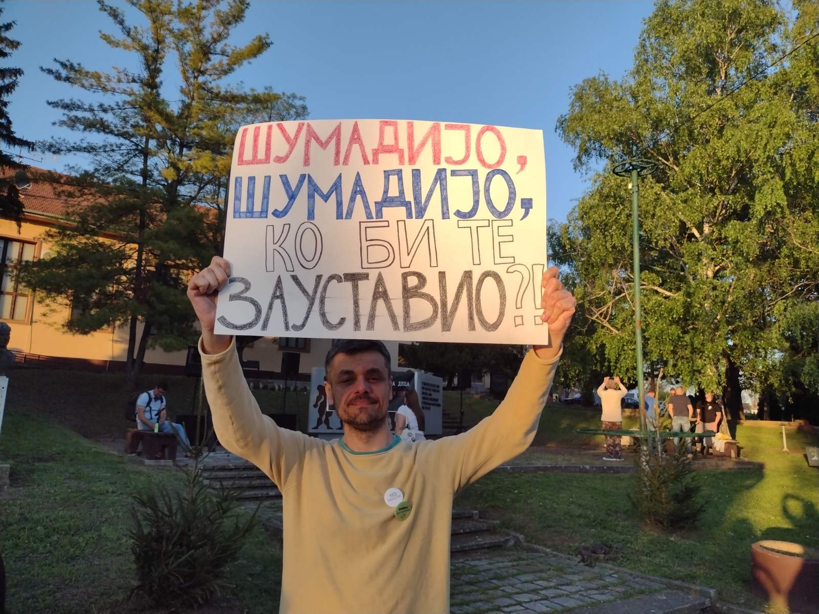 Nisu krivi zidovi - krivi ste vi: Završen protest u Rači Kragujevačkoj zbog pada plafona u školi u Saranovu (VIDEO, FOTO) 2