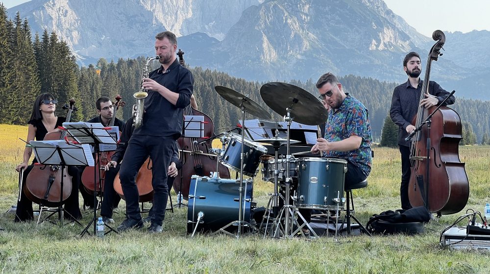 Protestna nota: Koncert džez kvarteta Schime i kamernog orkestra Muzikon za studente 1