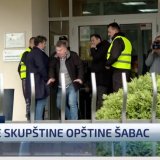 Sednica opštine Šabac: Poletela jaja posle odgurivanja građana i obezbeđenja (VIDEO) 10