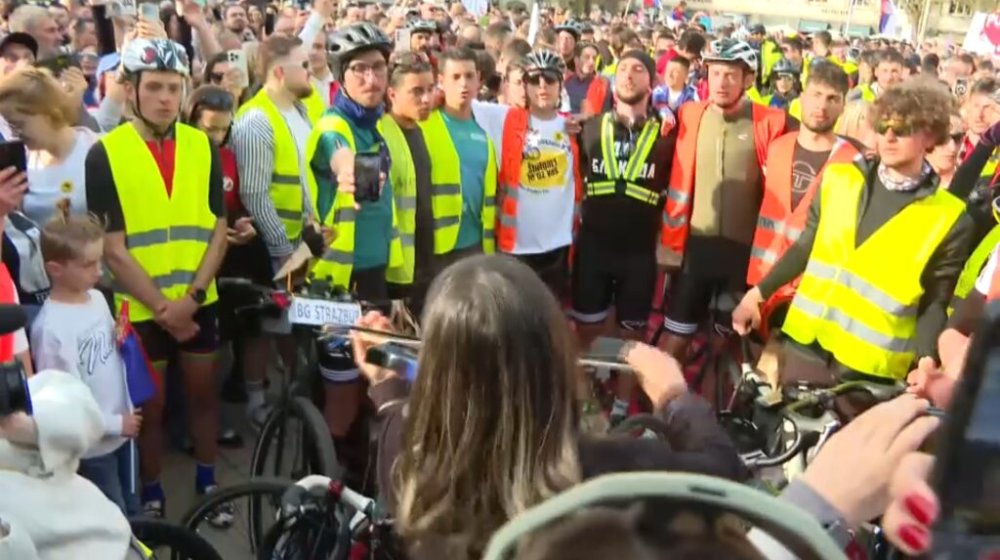 Srdačan doček za studente koji biciklima idu u Strazbur danas i u Štutgartu 1
