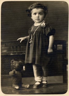 Uskršnje čestitke i razglednice NMŠ Kragujevac 09 Jaje, zec, cveće, pilići, detelina sa četiri lista simbola uskrsnuća, rađanja i buđenja proleća: Običaj koji je nestao - uskršnje čestitke, razglednice i fotografije (FOTO) 9