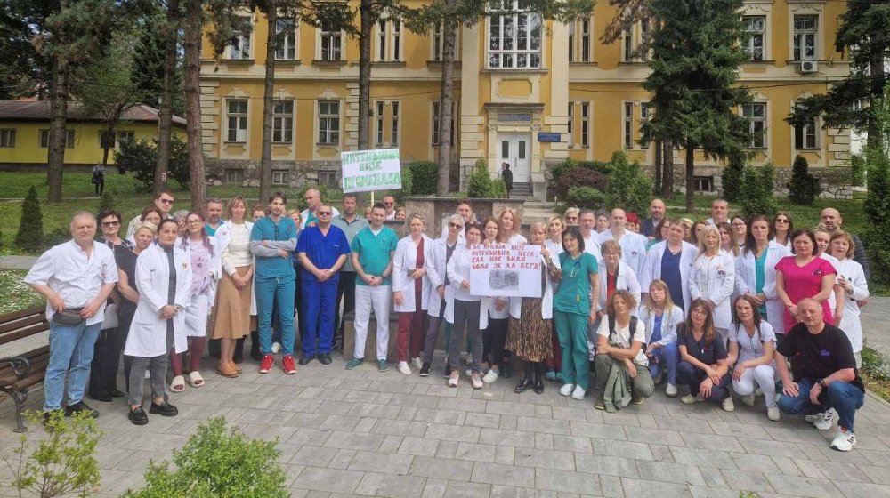 Protest lekara i podrška Tiršovoj stigli i do Užica (FOTO) 1