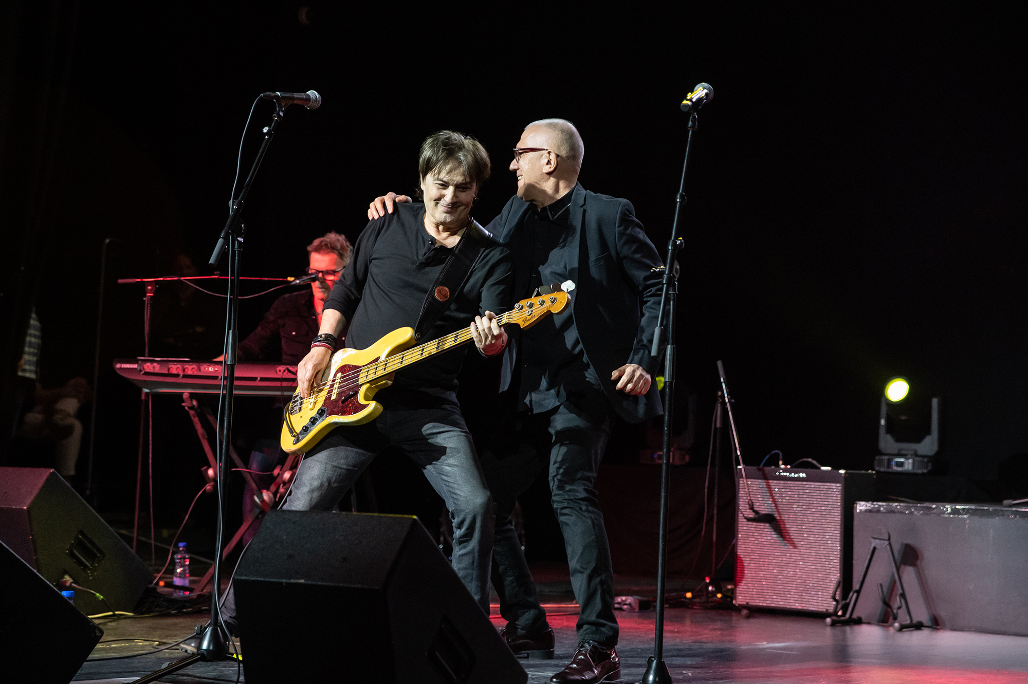 kalember Vlado Kalember i Srebrna krila pokorili mts dvoranu: Zajedno sa Pađenom i Cukićem kroz istoriju YU – pop klasika (FOTO) 2