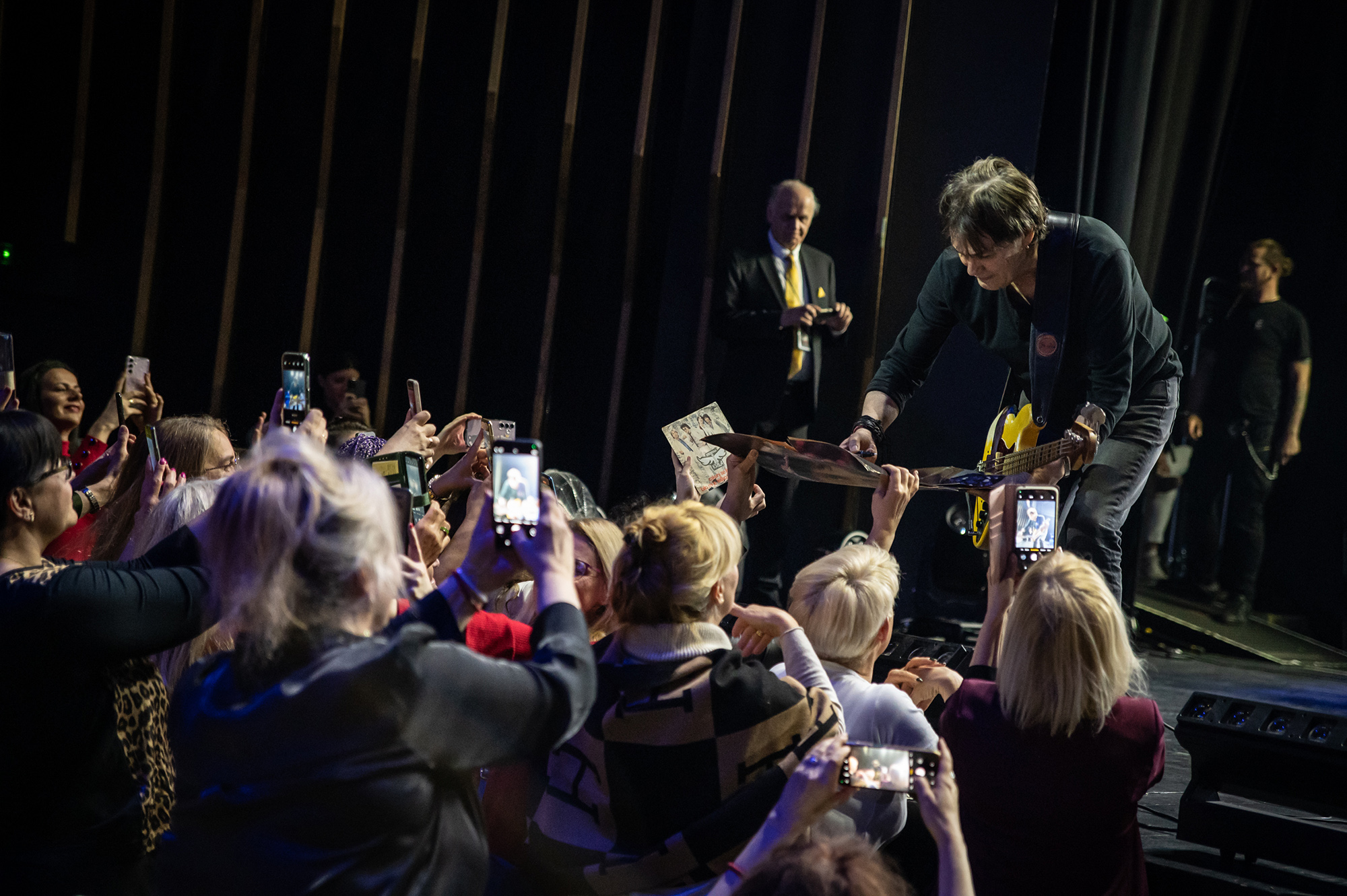 kalember Vlado Kalember i Srebrna krila pokorili mts dvoranu: Zajedno sa Pađenom i Cukićem kroz istoriju YU – pop klasika (FOTO) 4