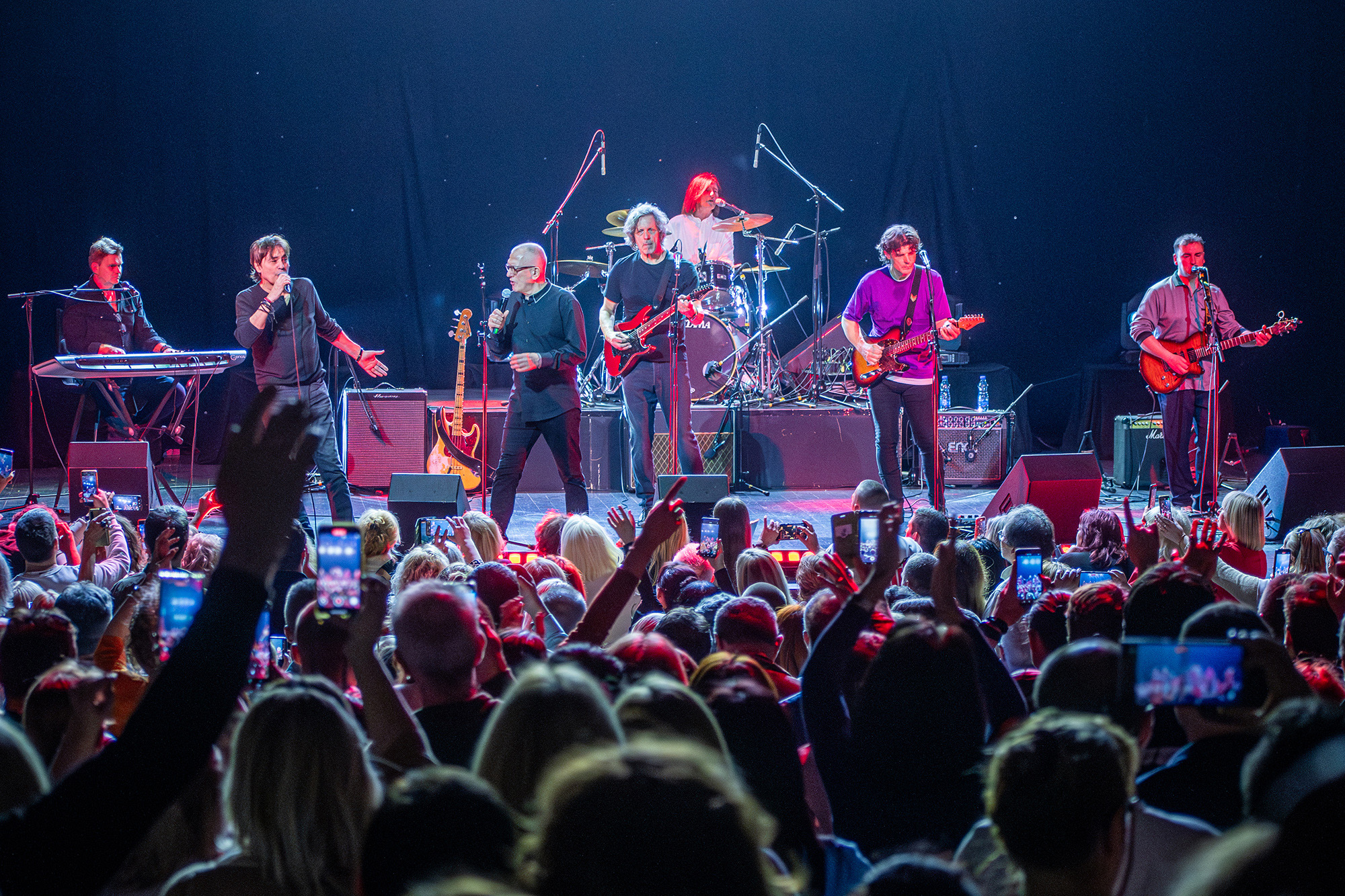 kalember Vlado Kalember i Srebrna krila pokorili mts dvoranu: Zajedno sa Pađenom i Cukićem kroz istoriju YU – pop klasika (FOTO) 3