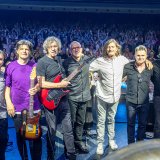 Vlado Kalember i Srebrna krila pokorili mts dvoranu: Zajedno sa Pađenom i Cukićem kroz istoriju YU – pop klasika (FOTO) 1