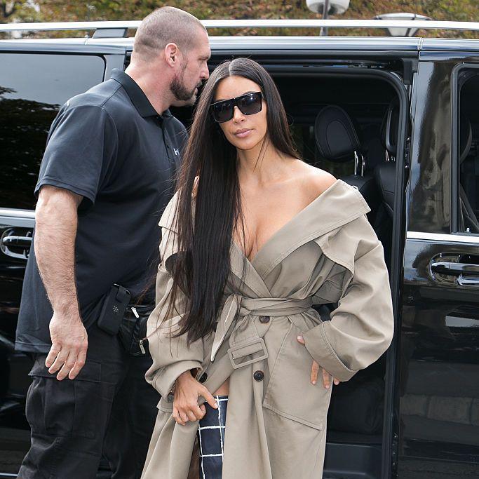 'Dede pljačkaši' držali Kim Kardašijan na nišanu a da nisu ni znali ko je 3 Kim Kardašijan stiže u restoran 'L'Avenue' sa telohraniteljem Paskalom Duvijeom 2. oktobra 2016. godine