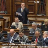 Ko je poslanik većine Miloljub Albijanić koji je rekao da neće glasati za Macutovu vladu? 8