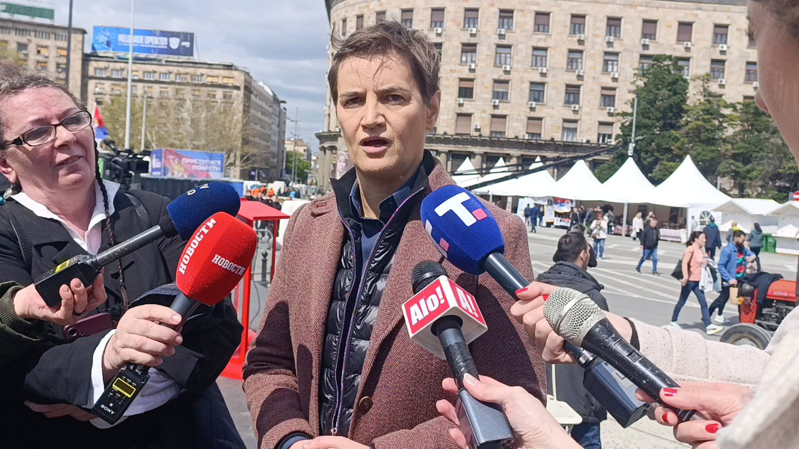 Prve reakcije na kriznu noć: Da li se to Vojska stavila na stranu SNS? 3 Prve reakcije na kriznu noć: Da li se to Vojska stavila na stranu SNS? 3