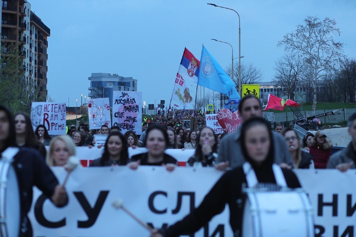 Osumnjičenoj za napad na dekanku u Nišu 30 dana pritvora 2 Demonstranti u koloni