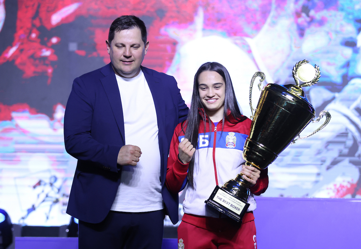 Olimpijsko zlato novi cilj: Ko je Sara Ćirković, svetska profesionalna šampionka u boksu? 2 Nenad Borovčanin i Sara Ćirković