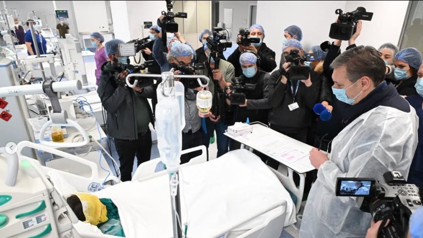 Šta je intenzivna nega i ko sme da uđe 3 vučić na odeljenju intenzivne nege, Vučić na odeljenju intenzivne nege Kliničko-bolničkog centra Srbije u Beogradu, gde je 17. marta 2025. posetio jednog od povređenih u požaru u Kočanima, u Severnoj Makedoniji