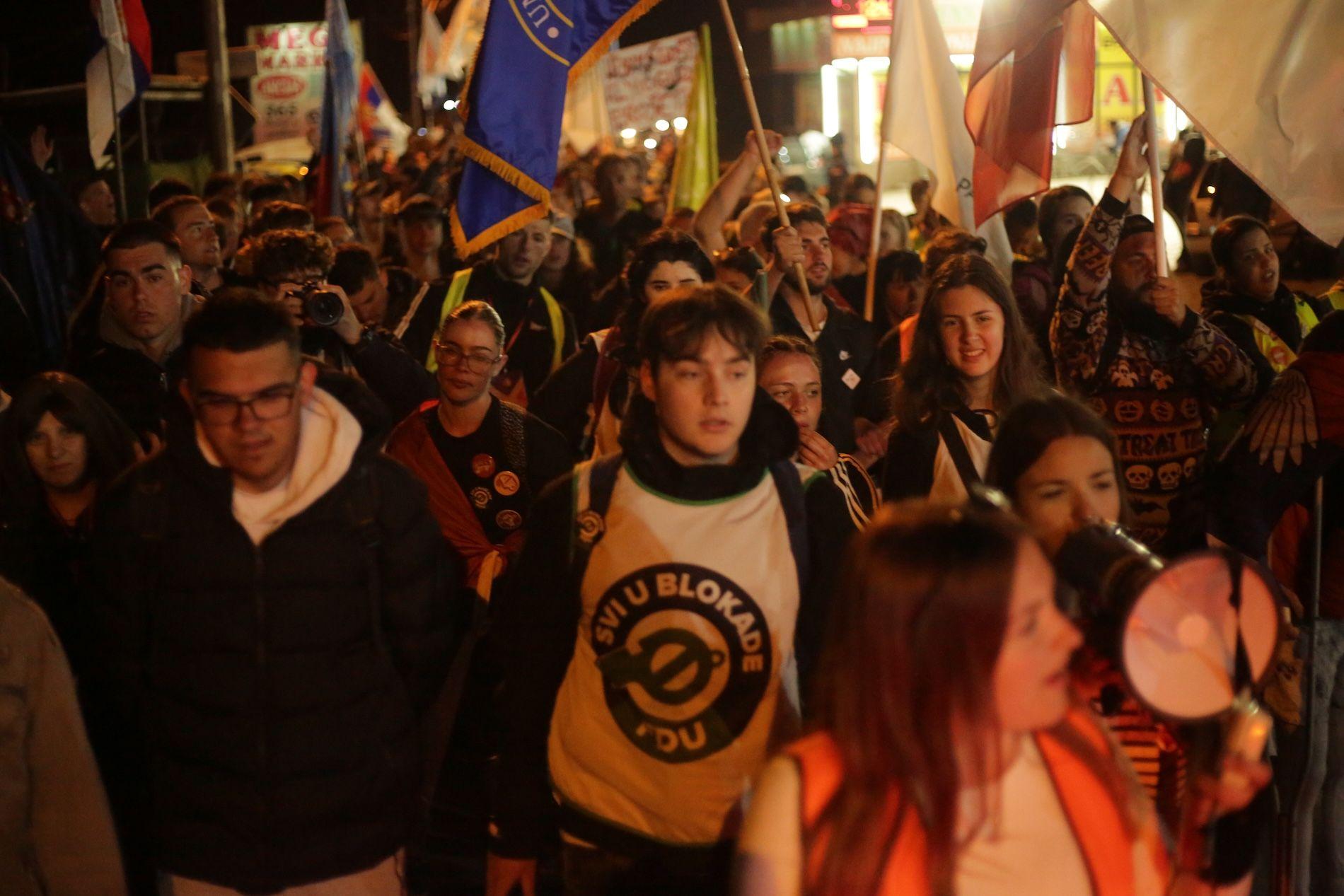 U Beogradu „Ne damo Srbiju", u Novom Pazaru „Sloboda vlada čaršijom" 4 Studentske kolone stižu u Novi Pazar