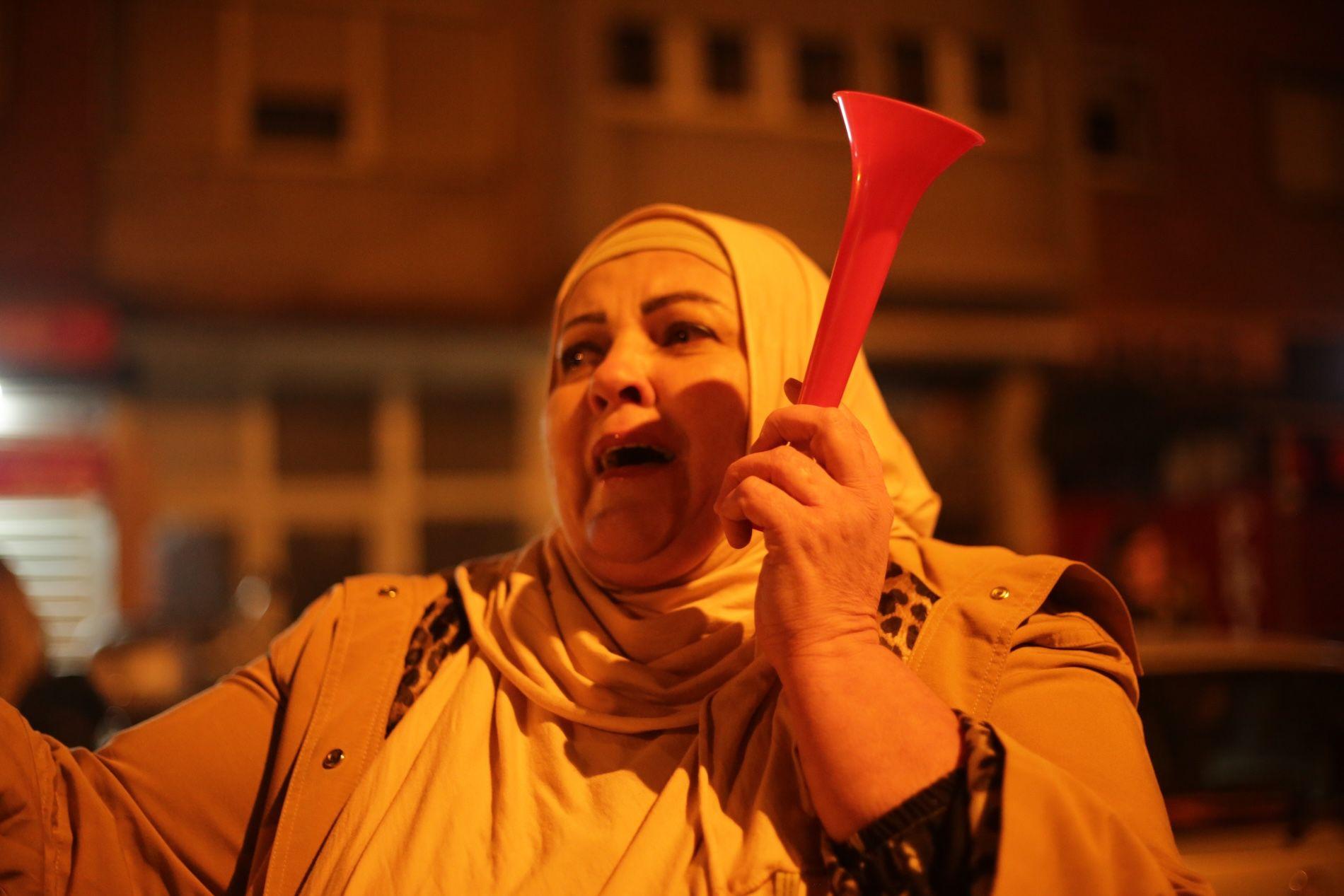 U Beogradu „Ne damo Srbiju", u Novom Pazaru „Sloboda vlada čaršijom" 5 Žena u Novom Pazaru dočekuje studente