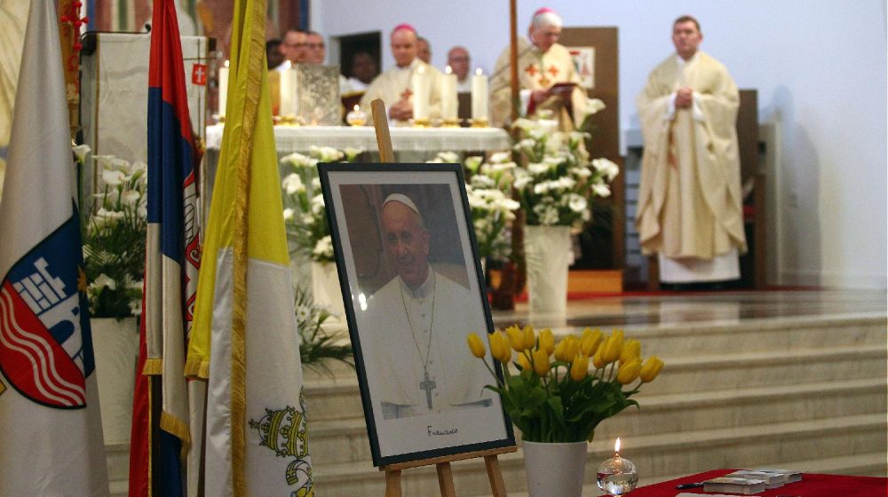 U Beogradu služena misa zadušnica za papa Franju: Posebnu ljubav pokazivao je prema Srbiji 1