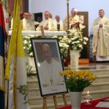 U Beogradu služena misa zadušnica za papa Franju: Posebnu ljubav pokazivao je prema Srbiji 5