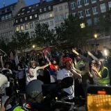 Doček na glavnom trgu: Srpski studenti biciklisti stigli u Strazbur (VIDEO, FOTO) 6