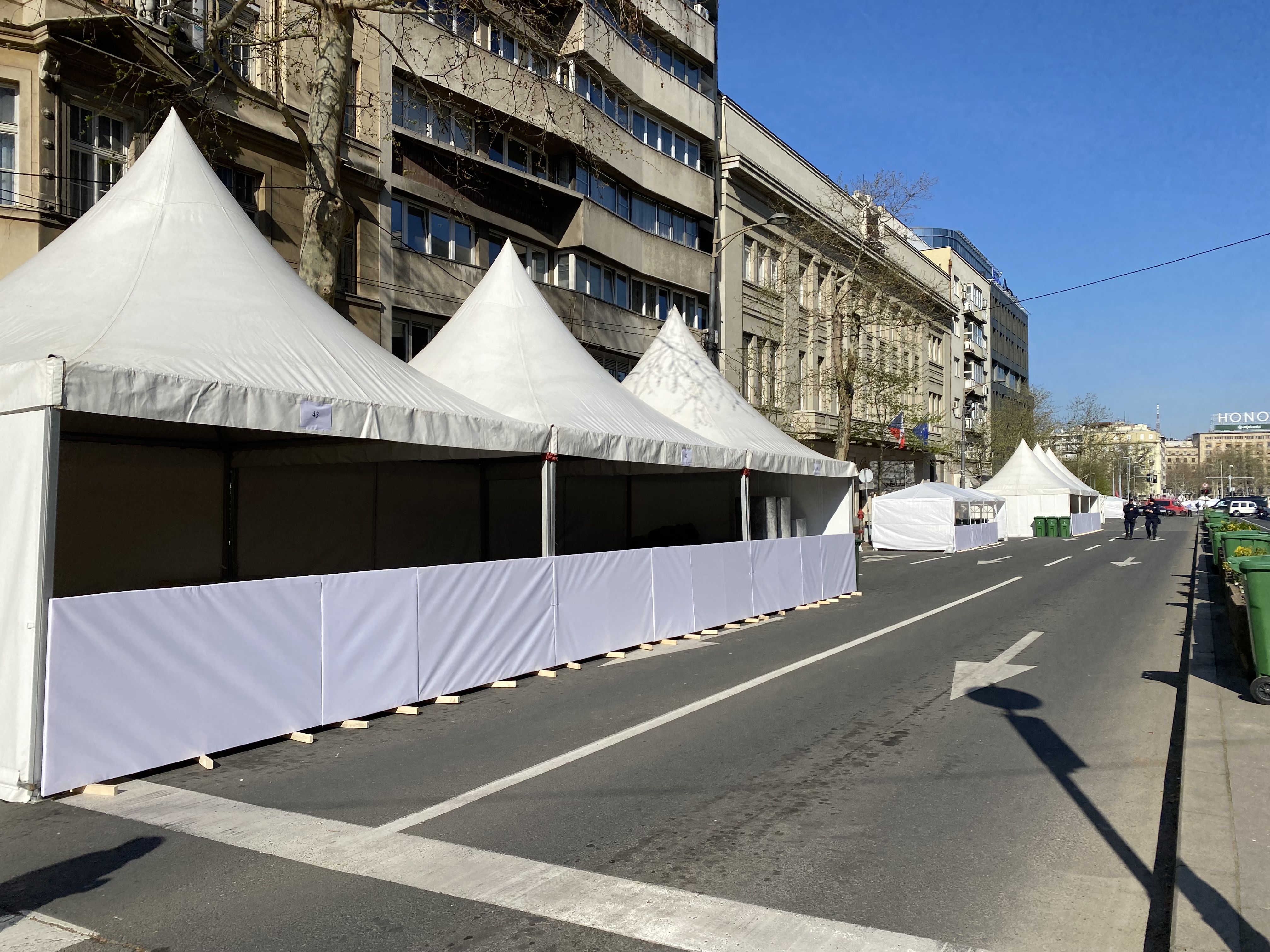 Novi traktori, beli šatori, zatvoren grad: Sve je spremno za Vučićev vašar (FOTO) 2