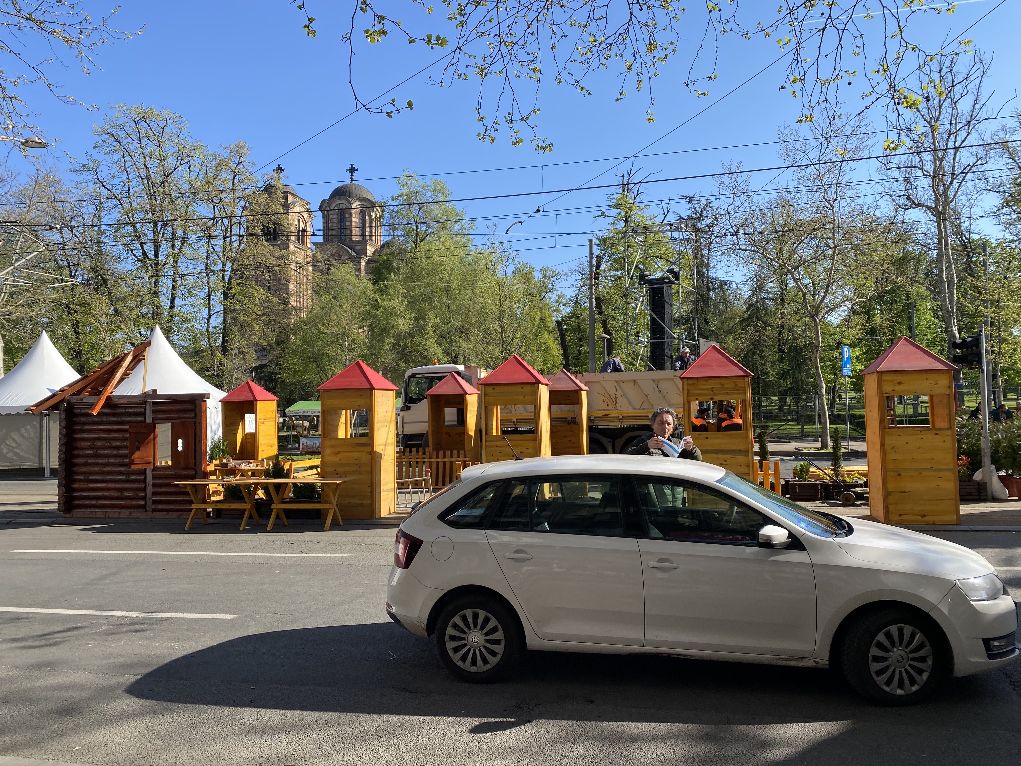 Novi traktori, beli šatori, zatvoren grad: Sve je spremno za Vučićev vašar (FOTO) 3