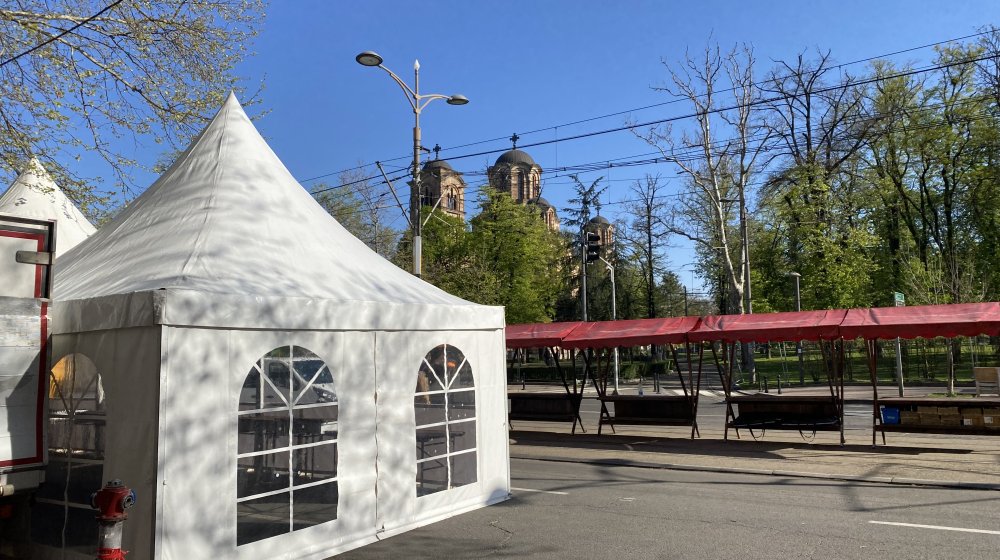 Zašto POKS smatra da je Vučićev miting ruganje pravoslavlju i kakve veze sa tim ima praseće pečenje? 1