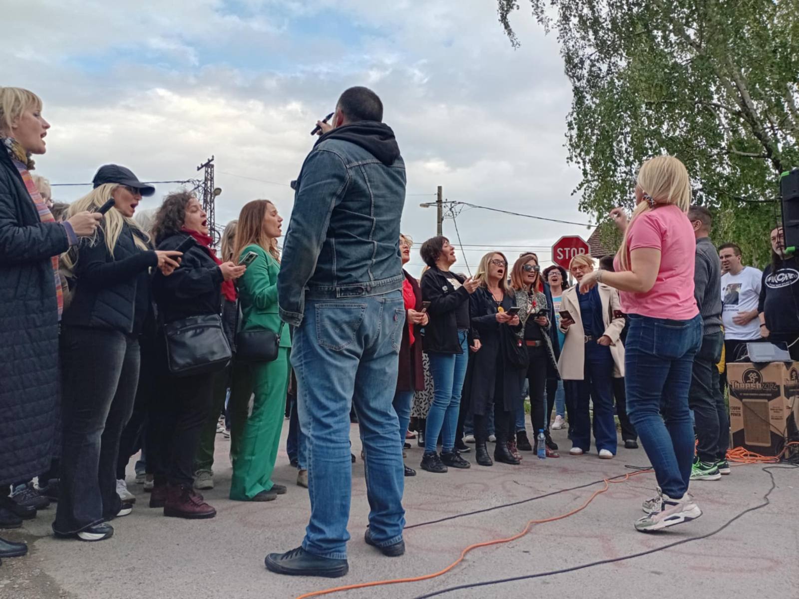 Ispred zatvora na Klisi u Novom Sadu organizovan koncert podrške novosadskim aktivistima koji su u pritvoru 4