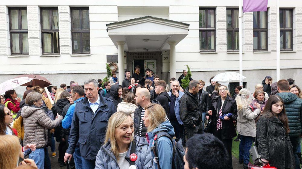 Roditelji učenika Matematičke gimnazije stigli ispred Ministarstva prosvete 1