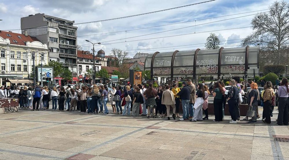 Kolone sve do Vukovog spomenika: "Mašinci protiv mašinerije" organizovali humanitarni bazar (FOTO, VIDEO) 1