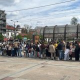 Kolone sve do Vukovog spomenika: "Mašinci protiv mašinerije" organizovali humanitarni bazar (FOTO, VIDEO) 4